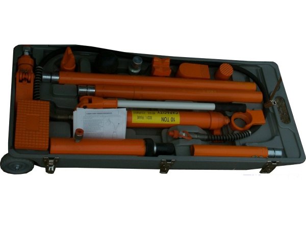 Werkzeug zur Karosserie-Reparatur - gr&ouml;&szlig;eres Bild durch Anklicken!