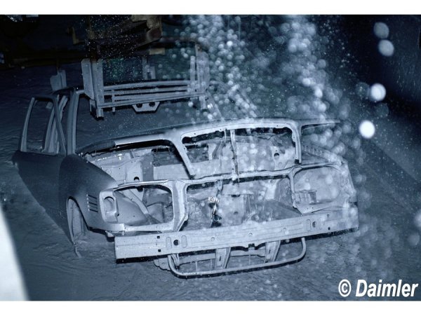 Lackierung im Tauchbad - gr&ouml;&szlig;eres Bild durch Anklicken!