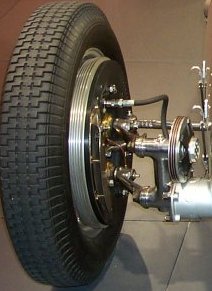 Reibungsd&auml;mpfer an einem Rennwagen von 1939