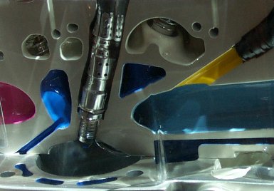sparg plug with connector, intake manifold (blue) with injection gallery (yellow), outlet manifold (red) and coolant (blue) - click for higher resolution!