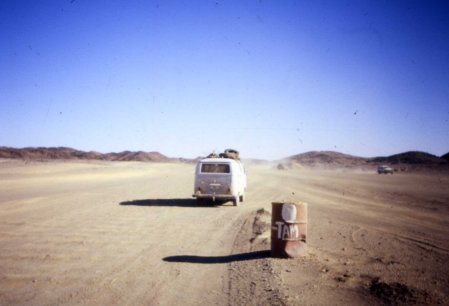 Wüsten-Wegweiser - größeres Bild durch Anklicken!